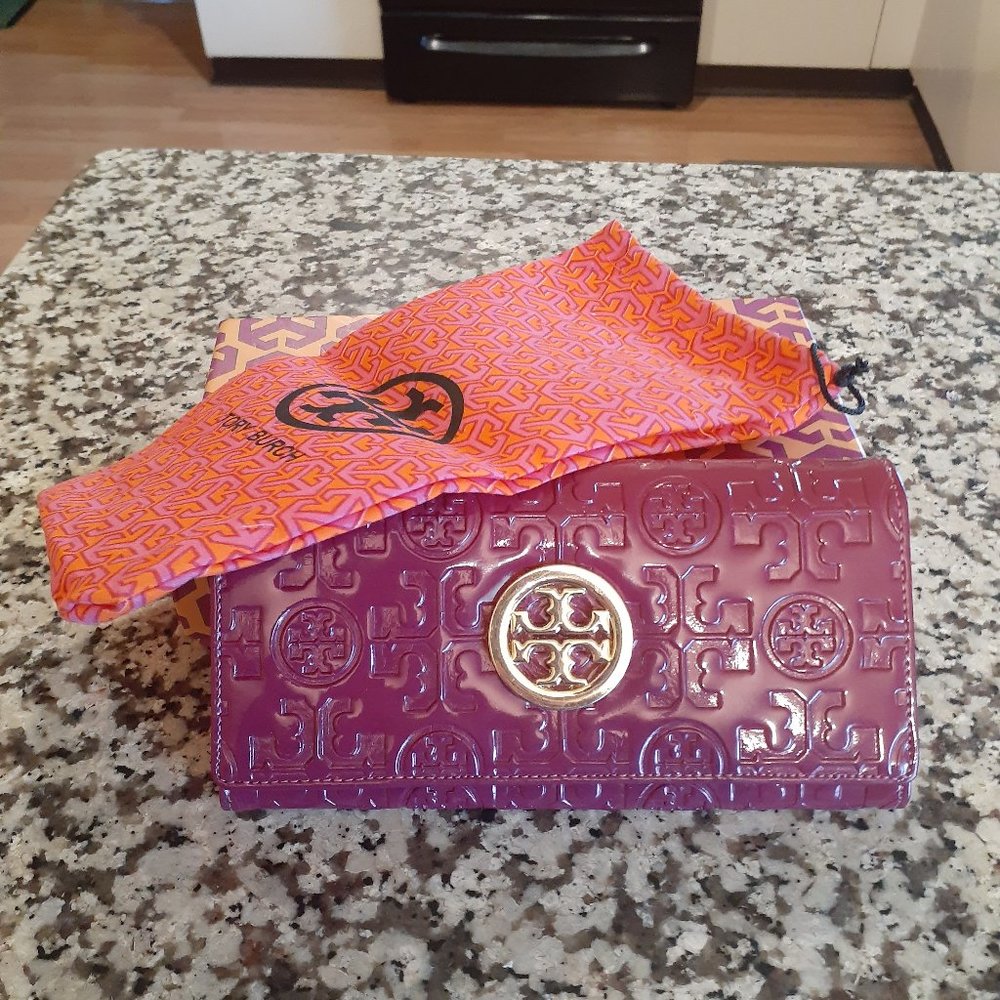 Tory Burch Full Size Wallet